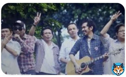 Demokratisasi Demokrasi! Pilpres tahun 2014 mendukung Capres @jokowi bersama ⁦@killthedj⁩ alm. Glenn Fredly @aniesbaswedan @ridhohafiedz & Erwin Gutawa. Sukseskan #Pilpres2024 dengan Semangat #Reformasi1998 ! ~ #DubesRIKazakhstanTajikistan #IniDiplomasi #RintisKemajuan