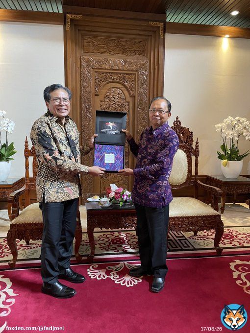 Meeting with Governor of Bali Mr. I Wayan Koster discuss on #Kazakhstan tourism to Bali, Cultural collaboration as #BaliNightKazakhstan sister city Bali-Almaty, protection of workers from Bali etc ~ #DubesRIKazakhstanTajikistan #IniDiplomasi #RintisKemajuan  ⁦@Kemlu_RI⁩