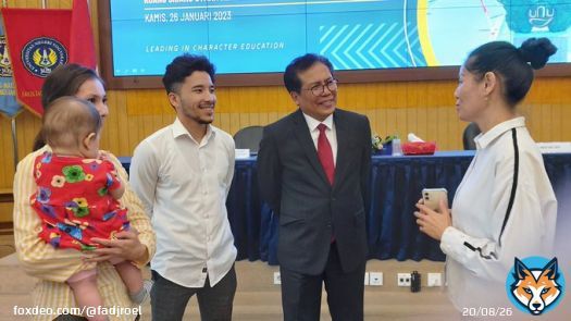 3 Kazahstan's Students in Yogyakarta State University plus the baby AISHAH :) Dubes @fadjroeL Targetkan 100 Mahasiswa Indonesia Kuliah S1, S2, S3 di #Kazakhstan  #Tajikistan 2023 dan sebaliknya ~ #IniDiplomasi #RintisKemajuan #3YearsIndonesiaKazakhsttan @nursultan_kbri @Kemlu_RI