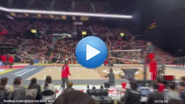 INSOLITE – Après avoir accidentellement touché quelqu’un avec le ballon, le volleyeur japonais Yuji Nishida s’est excusé avec un dogeza en glissade