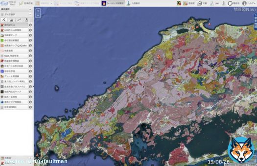 #ブラタモリ #石見銀山 で地形や地質が気になった人は、地質図ナビ（#産総研 提供）をどうぞ&rarr;  地質図ナビは、パソコンでもスマホでも手軽に見ることができます。地質図ナビでは、地質だけでなく、第四紀火山の分布（赤い三角マーク）も確認することができます。