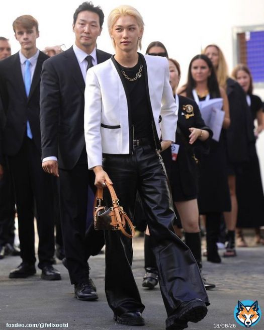 My favourite look of all and I promise, without any biased judgement. Head to toe perfection. I am so proud and so in awe of the beauty that is our Global House Ambassador Lee Felix!  FELIX LOUIS VUITTON SS24 #FELIXxLVSS24 #LVSS24 @LouisVuitton @Stray_kids