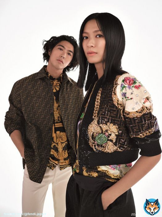 #榮倉奈々 さんと #賀来賢人 さんが纏う、「 #フェンダーチェ 」コレクション。既成概念を打ち砕き、喜びにあふれた両デザイナーのクリエイティブな対話をリンクコーデで表現しています。（Harper's BAZAAR 6月号掲載） #FENDACE #Fendi 詳しくはこちら\u25bc