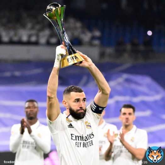 Bringing the #ClubWC trophy back home   @realmadrid | @Benzema