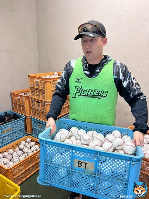 国頭に新しいバイトくんが入りました #杉谷拳士 #新時代 #lovefighters #春季キャンプ