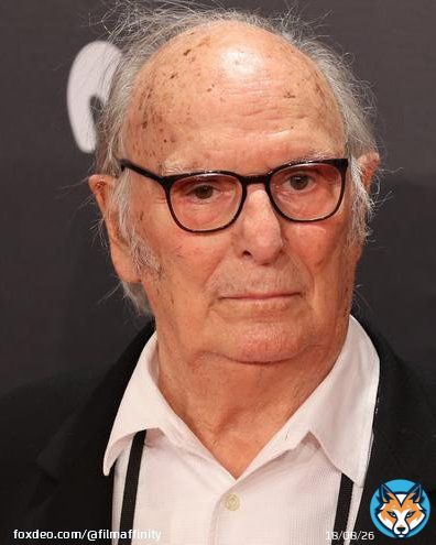 Carlos Saura, uno de los grandes directores del cine espa&ntilde;ol, ha fallecido a los 91 a&ntilde;os y en la v&iacute;spera del d&iacute;a en el que iba a recibir el Goya de honor. Dirigi&oacute; cl&aacute;sicos como '&iexcl;Ay, Carmela!', 'Cr&iacuacute;a cuervos' o 'La caza'. Su &uacute;ltimo trabajo, 'Las paredes hablan', sigue en cines.