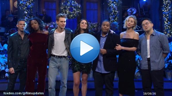Austin Butler performs a cover of &ldquo;Blue Christmas&rdquo; in tribute to Cecily Strong, who is leaving SNL