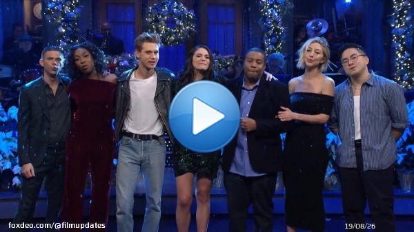 Austin Butler performs a cover of &ldquo;Blue Christmas&rdquo; in tribute to Cecily Strong, who is leaving SNL