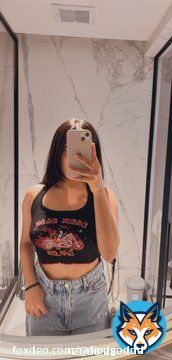 Me omy to Post Malone because he had an hour long layover in Mumbai lol