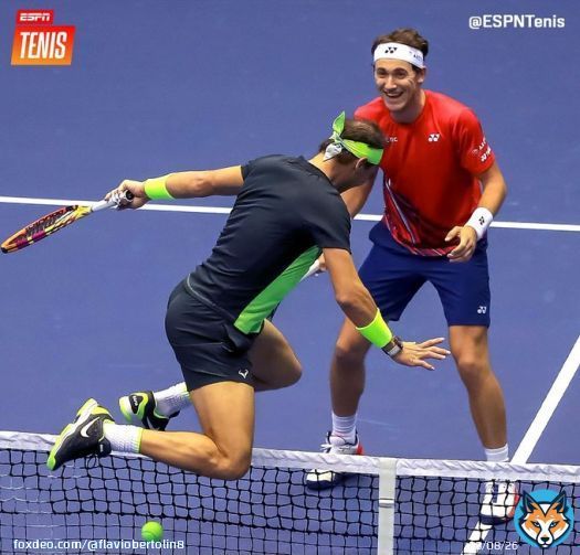 I think Casper Ruud, after Nadal and Federer, will be the next gentleman of tennis. Handsome, elegant, hard worker, humble and always correct on the court. Of course he will win much less, but he will undoubtedly be the best example there can be for the new generations.