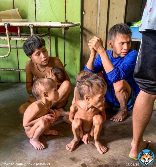 Fotos do genoc&iacute;dio yanomami promovido por Bolsonaro e seus eleitores. Lula foi pra l&aacute; hoje com sete ministros. O que esse canalha fez em 4 anos n&atilde;o tem outro nome: &eacute; genoc&iacute;dio. E espero que pague por ele.