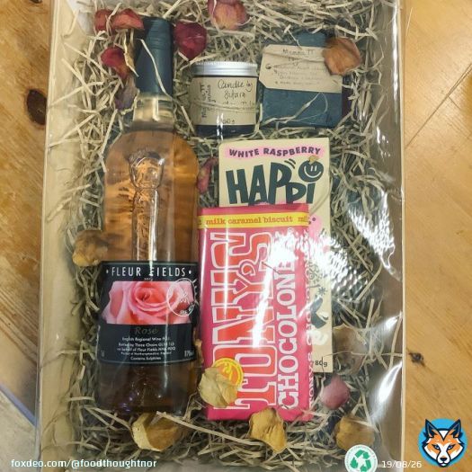 Look at this beautiful hamper! Ideal for treating someone special (inc you).  &pound;35 Happi 80g chocolate  Tony's 180g chocolate Fleur Fields wine Vegan, organic candle &soap  Beautifully wrapped. Fully reusable, recyclable/home compostable.  ##mothersday #ecofriendly #vegan #ecogifts