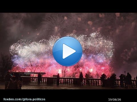23 de fevereiro de 2023. Dia do Defensor da P&aacute;tria  Moscou, Sparrow Hills / Luzhniki, fogos de artif&iacute;cio   23 февраля 2023. День защитника Отечества Москва, Воробьёвы горы/ Лужники, салют   via @YouTube