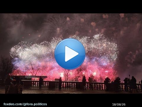 23 de fevereiro de 2023. Dia do Defensor da P&aacute;tria  Moscou, Sparrow Hills / Luzhniki, fogos de artif&iacute;cio   23 февраля 2023. День защитника Отечества Москва, Воробьёвы горы/ Лужники, салют   via @YouTube