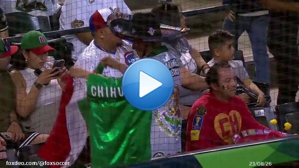 @CarameloMX_ is in attendance for Mexico vs Colombia in the World Baseball Classic!   @MLBONFOX