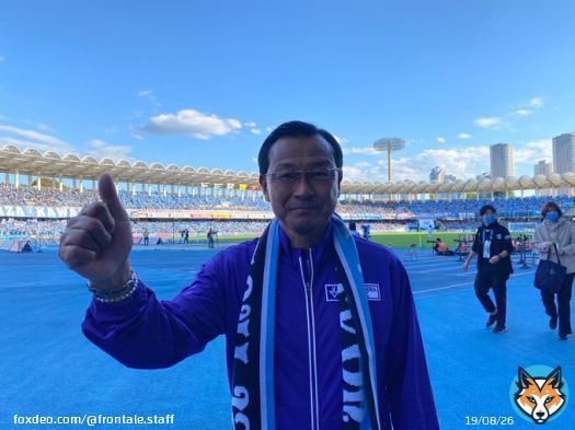 昨年のホーム最終節「Rick&Joe」にてイベントを大いに盛り上げてくれた大八木弘明監督率いる #駒澤大学 が箱根駅伝2023に出場!!  あの日、始球式にてスタジアムを大いに盛り上げた名台詞「漢だろ」は果たして...  駒澤大学陸上部の皆さん、優勝目指して頑張ってください  【プロモ】#frontale