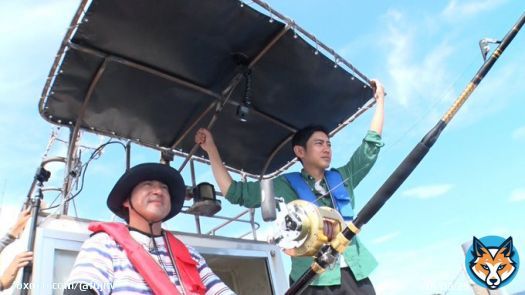 夜7時から放送 『小泉孝太郎＆ムロツヨシ　自由気ままに2人旅』  ＼芸能界屈指の仲良し2人組／      人気シリーズ第４弾  今回は･･･ 沖縄県石垣島で巨大カジキ釣りに大挑戦  さらに 東京ディズニーランド&reg;／東京ディズニーシー&reg;で 大はしゃぎ  お見逃しなく