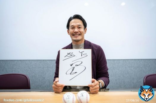 \プレゼントキャンペーン/ 近鉄、オリックス、ヤクルトで20年間プレー 通算1526安打を放ち、今季限りで現役を引退した #坂口智隆 さんのサイン入りグッズを計3名様に (色紙1名、ボール2名) 応募方法 @Fullcountc2 をフォロー この投稿をいいね&RTで応募完了 〆切:11/29 #swallows