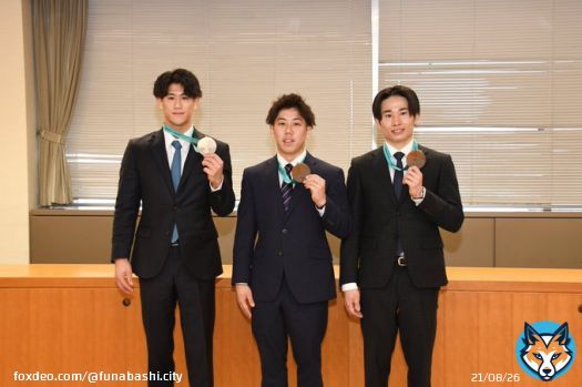 \船橋ゆかりの体操選手が大活躍/ 本日、市役所を訪れ、メダル獲得の喜びを語ってくれました 世界選手権 団体 金メダル獲得 #萱和磨 選手 #杉本海誉斗 選手 #橋本大輝 選手 アジア競技大会 団体 銀メダル獲得 #谷川航 選手 #谷川翔 選手 高校3冠達成 #市船 体操部 おめでとうございますShow more