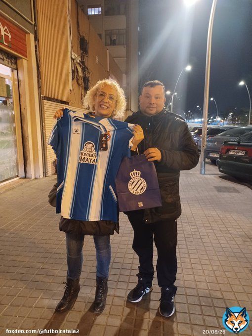 Ya con la camiseta del @RCDEspanyol la ganadora @Sa72529510 por la  seguidora del @FutbolCatala2