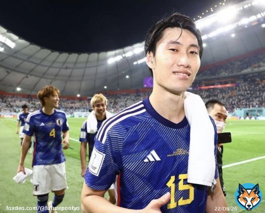 鎌田大地(フランクフルト)  フランクフルトの同僚であるドイツ代表のゲッツェとトラップに対し、「俺がドイツ戦でゴール決めたらお前らのところにハグしに行くからな」と冗談を飛ばした。