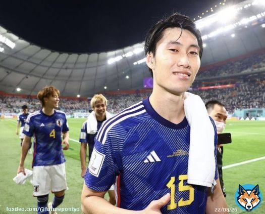 鎌田大地(フランクフルト)  フランクフルトの同僚であるドイツ代表のゲッツェとトラップに対し、「俺がドイツ戦でゴール決めたらお前らのところにハグしに行くからな」と冗談を飛ばした。