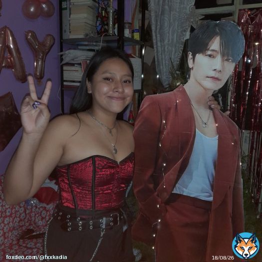 pues si no alcanzo boleto, mi novio ya me regal&oacute; un donghae de cart&oacute;n #SUPERJUNIOR #SS9enlaArenaCDMX #SuperShow9inMexico