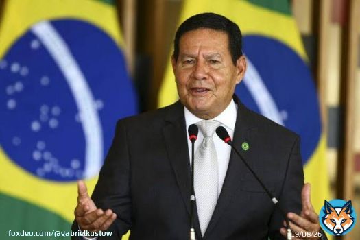 Agora: Resumo do pronunciamento de Mour&atilde;o: 'Gado, acabou! Pare de passar vergonha e volta pra casa'