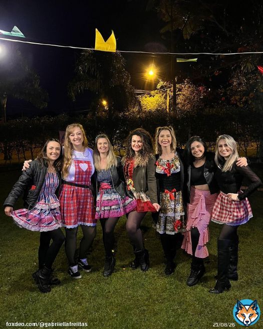Amizade verdadeira &eacute; aquela que o tempo n&atilde;o apaga, a dist&acirc;ncia n&atilde;o destr&oacute;i e mesmo que as circunst&acirc;ncias da vida os afastem, quando se reencontram &eacute; como nunca houvessem se afastado &hearts;️&hearts;️&hearts;️Minhas Xeque Mate&hearts;️&hearts;️&hearts;️ .......#xequemate #amigas #friends #amies #lindas #belles #beautiful #arraia #amordeamigas #familiaquedeusmedeu #minhas #amo #amor #amovoces #amovcs