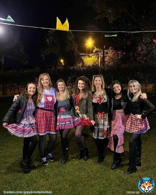Amizade verdadeira &eacute; aquela que o tempo n&atilde;o apaga, a dist&acirc;ncia n&atilde;o destr&oacute;i e mesmo que as circunst&acirc;ncias da vida os afastem, quando se reencontram &eacute; como nunca houvessem se afastado &hearts;️&hearts;️&hearts;️Minhas Xeque Mate&hearts;️&hearts;️&hearts;️ .......#xequemate #amigas #friends #amies #lindas #belles #beautiful #arraia #amordeamigas #familiaquedeusmedeu #minhas #amo #amor #amovoces #amovcs