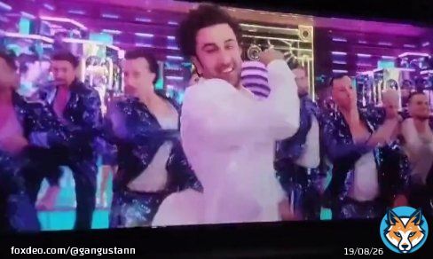 Theatre erupted when he started dancing. My dad literally said 'kitna acha dance karta hai' . I mean not everyone can become the highlight of a song which is there for actress but wo RANBIR RAJ KAPOOR hai kuch bhi kar sakta hai #RanbirKapoor