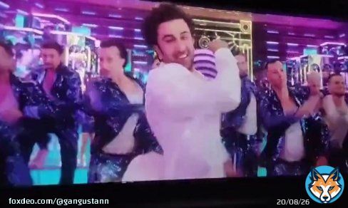 Theatre erupted when he started dancing. My dad literally said 'kitna acha dance karta hai' . I mean not everyone can become the highlight of a song which is there for actress but wo RANBIR RAJ KAPOOR hai kuch bhi kar sakta hai #RanbirKapoor