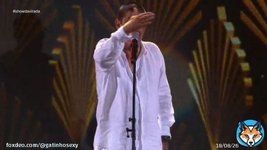 T&aacute; perturbando a ordem hein, t&aacute; perturbando o show, bota pra fora. Uma festa t&atilde;o bonita... #showdavirada   Zeca Pagodinho bolad&atilde;o de olho no cara q t&aacute; perturbando o show dele..