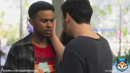 Achei q ele ia beijar o Cirilo #VaiNaF&eacute;