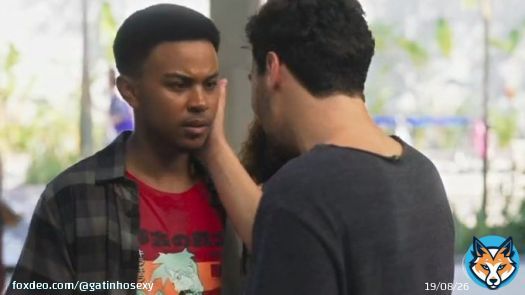 Achei q ele ia beijar o Cirilo #VaiNaF&eacute;