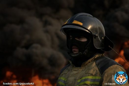 Во Владивостоке произошёл крупный пожар на складе