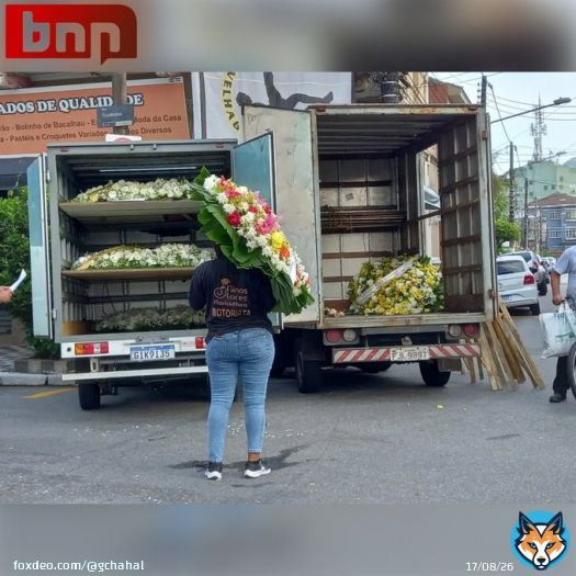 JUST IN: #BNNBrazil Reports.  More than 50 wreaths are already in the @vilabelmiro stadium, in honor of Brazilian football legend @Pele.   #Football #Pel&eacute; #Brazil
