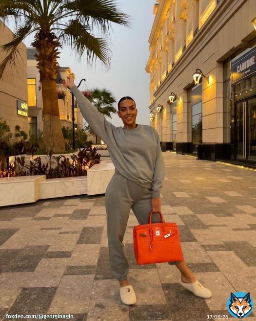 Thank you to all of the amazing people I met today \ud83d\udc98such a wonderful working day it a pleasure \u2600\ufe0fMy super cool outfit form @aloyoga