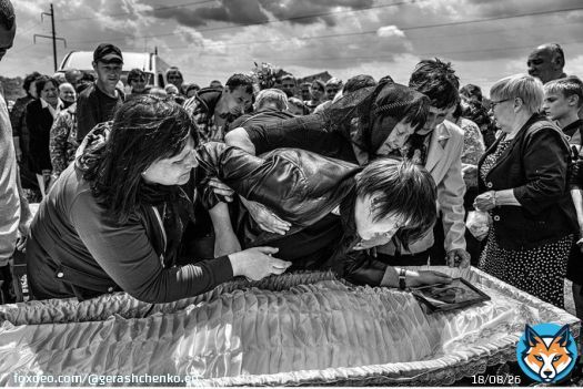 Olga Aksenchenko at the funeral of her twin daughters. 14 year old Ania and Yulia were killed by a Russian missile strike on Kramatorsk.   The family has left Kramatorsk for safety when the full-scale invasion began, but on that day they decided to visit their surgeon mom in the&hellip;&nbsp;Show more