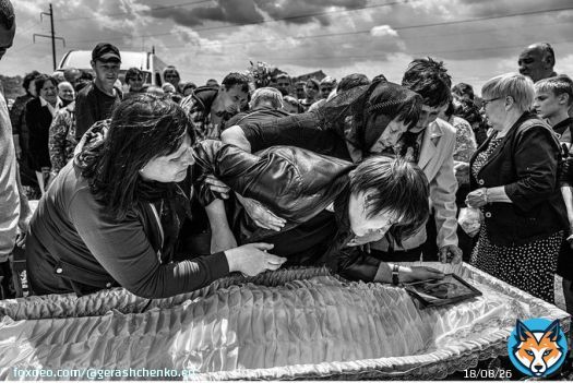 Olga Aksenchenko at the funeral of her twin daughters. 14 year old Ania and Yulia were killed by a Russian missile strike on Kramatorsk.   The family has left Kramatorsk for safety when the full-scale invasion began, but on that day they decided to visit their surgeon mom in the&hellip;&nbsp;Show more