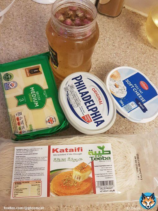 Сегодня последние занятие в колледже, потому что на следующей неделе больше половины группы будут Курбан Байрам. Махмуд прислал фото с подписью: Tomorrow I will bring kataifi. Не знаю, что это, но думаю вкусно.