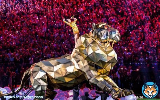 I love Riri but THIS is how you do a SuperBowl Halftime Show! #RihannaSuperBowl #HalftimeShow #rihanna