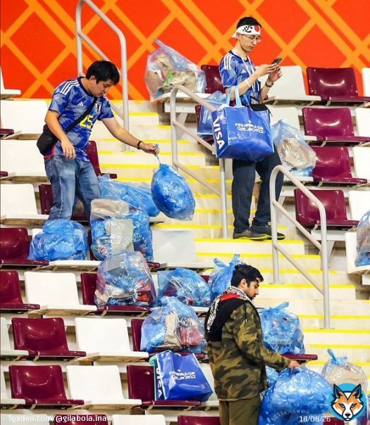 Fans nya membersihkan sampah di tribun stadion setelah pertandingan.   Pemain dan official membersihkan ruang ganti sebelum mereka meninggalkan stadion.   Jepang, Kalian luar biasa. selamat untuk kemenangannya atas Jerman   #FIFAWorldCup #WorldcupQatar2022
