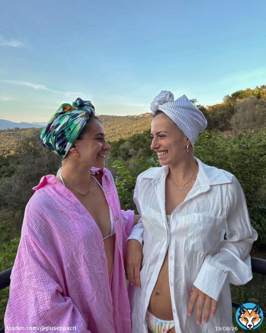 On vous a tourner un tuto pour faire ce turban sur la t&ecirc;te c&rsquo;est trop bien pour la plage \ud83d\ude0d (c&rsquo;est @yeuxvertflo qui m&rsquo;a appris perso \ud83d\ude02) c&rsquo;est trop canon \ud83d\udc9b\u2728 on vous poste le r&eacute;eacute;el demain \ud83d\udc81\ud83c\udffc&zwj;\u2640\ufe0f