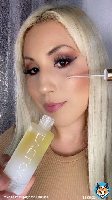 Trying this amazing  renewal  treatment  oil from  @evelom    Benefits:  Clinically proven to hydrate skin up to 12 hours Clinically proven to support skin #skincare  #beauty  #instagood  #makeup  #skincareproducts  #selfcare  #evelom  #ContentCreato