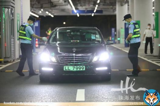 Vehicles with #HongKong SAR license plates can now enter the Chinese mainland, starting from Saturday, the 26th anniversary of Hong Kong's return to the motherland. The first vehicle entered Zhuhai, South China's Guangdong Province at 00:09 am, and oover 16,400 Hong Kong residents… Show more