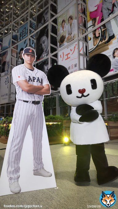 腕を組むには長さが足りなくて結果的に「ペッパーミルポーズ」になっている奇跡のショットブイ！  #WBC2023 準々決勝 日本vsイタリア このあとよる6時30分～放送ブイ！  #WBC #ワールドベースボールクラシック #侍ジャパン #野球 #baseball