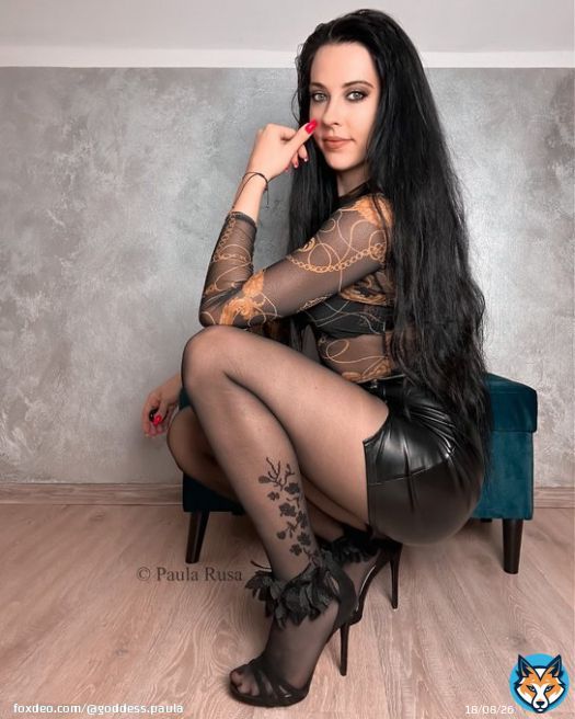 Submit to me    Goddess femdom footfetish brunette  tights paypig finsub