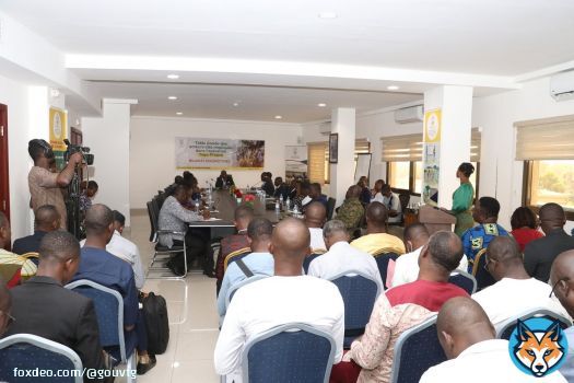Le Garde des Sceaux, Me Pacôme Adjourouvi, a présidé, ce vendredi 30 janvier, la table ronde des acteurs impliqués dans l’opération de salubrité « Togo-Propre». Une rencontre-bilan qui a permis de redéfinir les perspectives de cette mobilisation citoyenne, un an après sa relance.