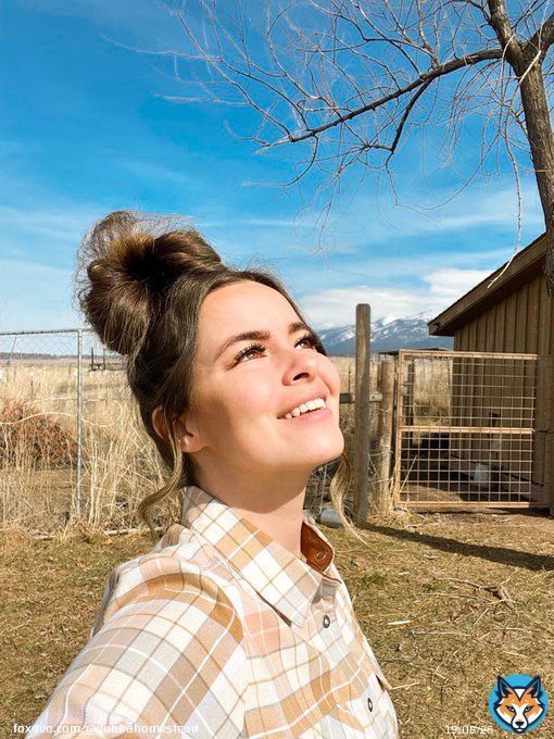 Who else has realized the incredible health benefits of &ldquo;sun gazing&rdquo; and now can&rsquo;t stop staring at the sun???  I do this mainly at sunrise  Sun gazing stimulates and decalcifies the pineal gland. Fluoride calcifies it.. stop drinking fluoride!  Can&rsquo;t wait for summer!